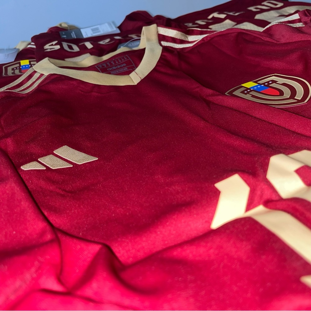 SIN NOMBRE CAMISETA DE LA SELECCIÓN DE VENEZUELA LOCAL  ADIDAS . 2024/25